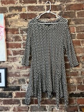 Black & White Diamond Print Handkerchief Hem Blouse